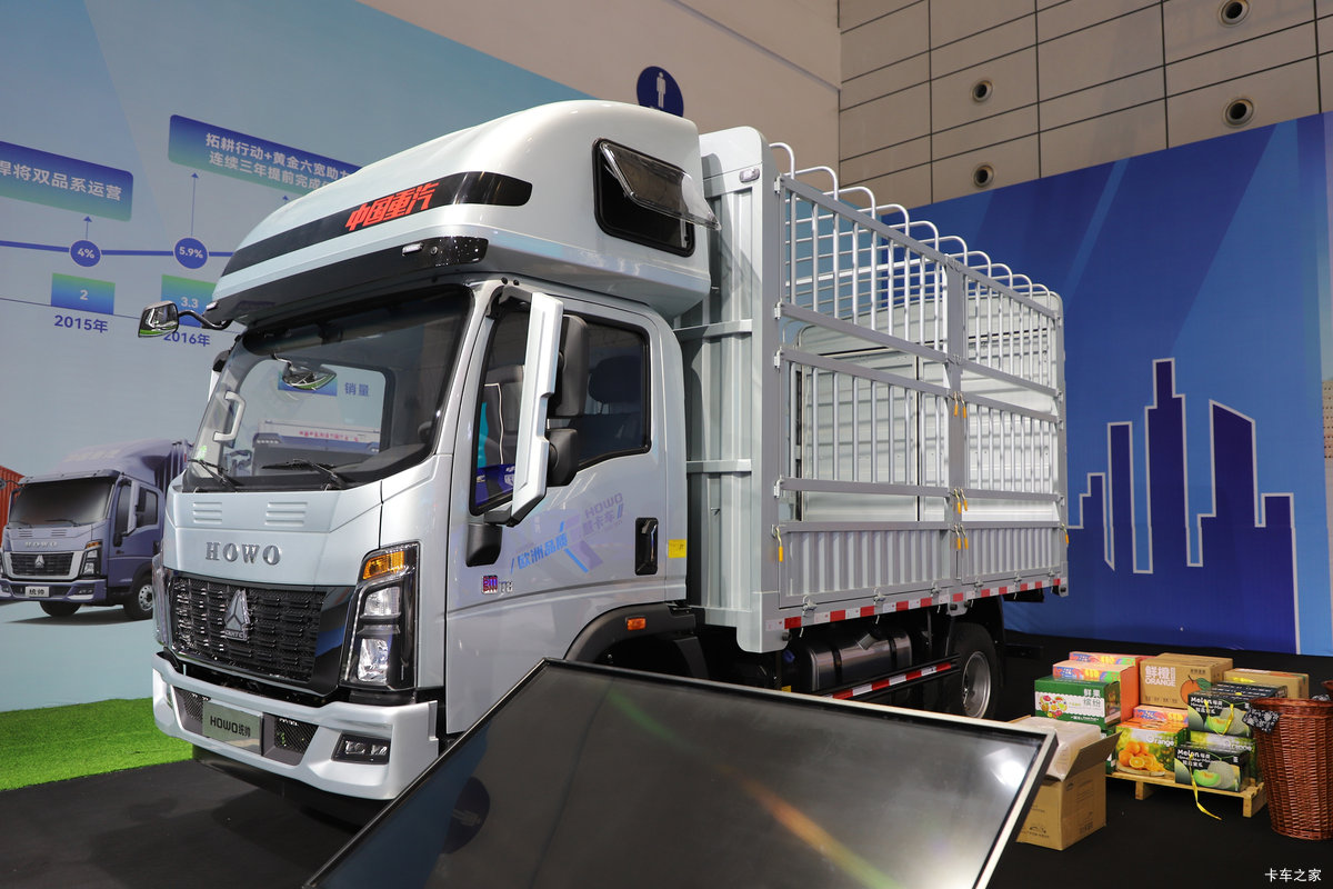 重汽HOWO统帅T8 185马力 4.15米仓栅式轻卡